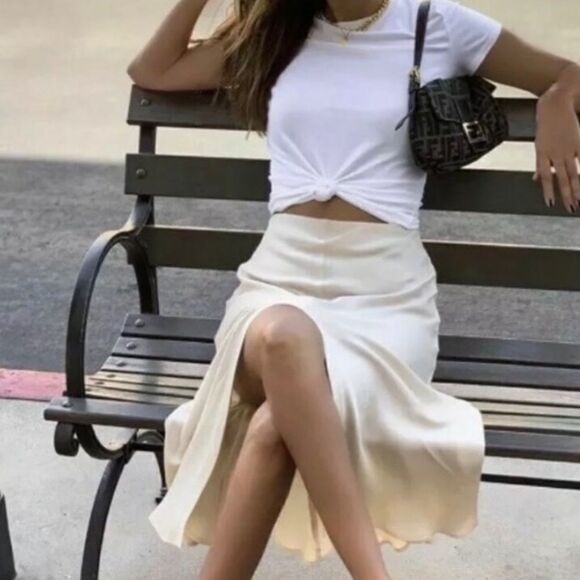 Cream leg slit skirt - Picture 1 of 3